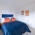 Large 1 Bedroom Apartment In Canning Town Close To Excel London, 02 Arena, Canary Wharf With Free Parking