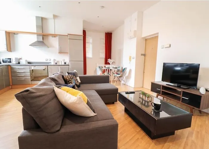 Large 1 Bedroom Apartment In Canning Town Close To Excel London, 02 Arena, Canary Wharf With Free Parking