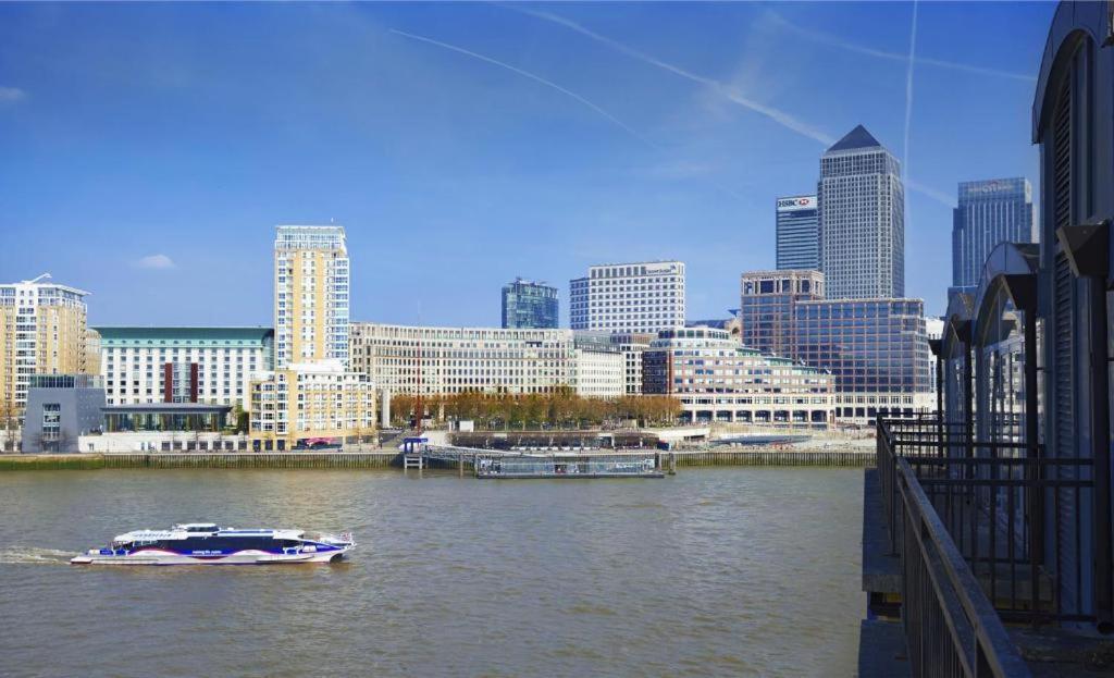 Large 1 Bedroom In Canning Town Close To Excel London, 02 Arena, Canary Wharf With Free Parking Appartamento