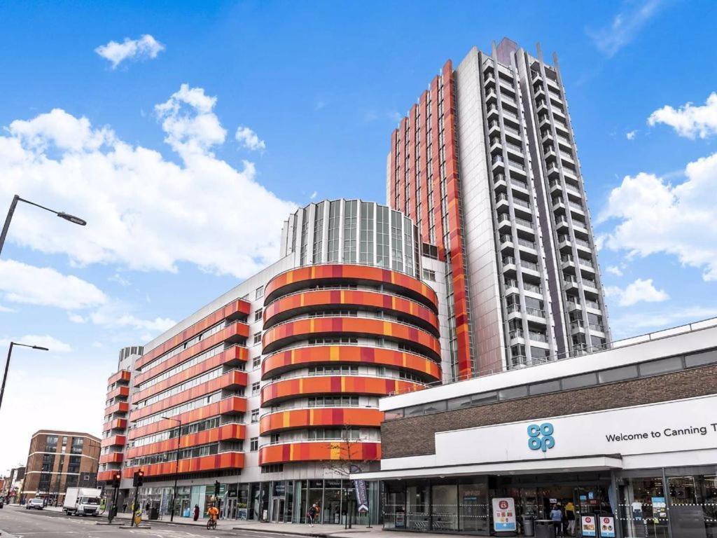 Large 1 Bedroom In Canning Town Close To Excel London, 02 Arena, Canary Wharf With Free Parking Appartamento *
